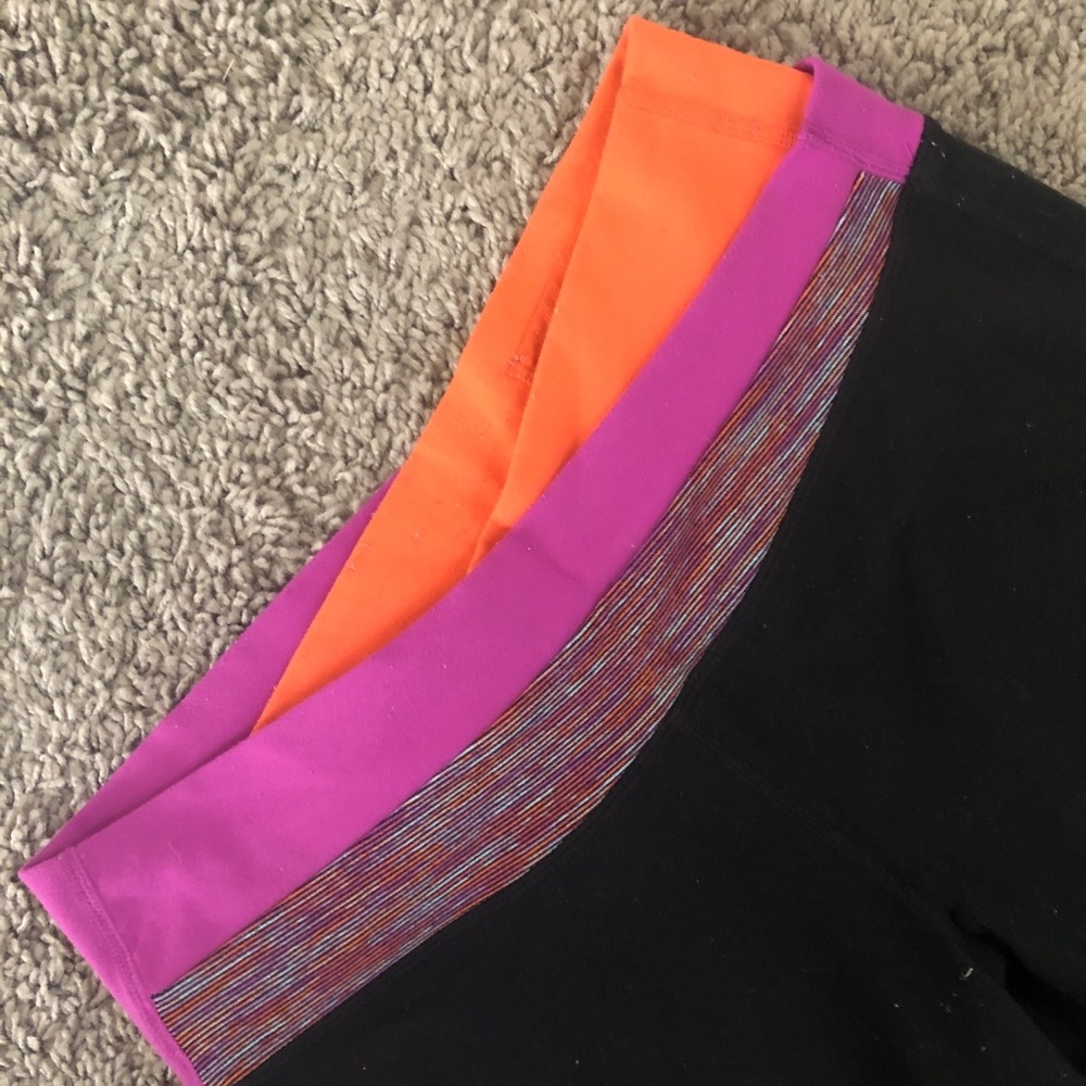 Lululemon Groove flared yoga pants size 6 - Picture 5 of 6